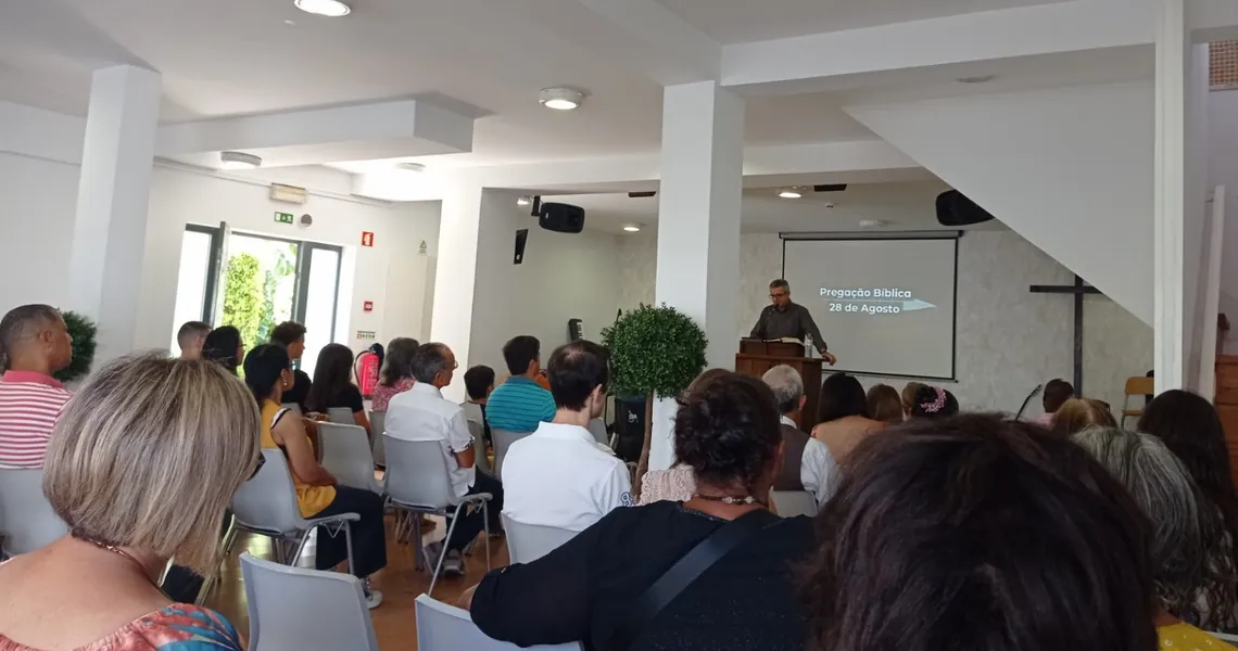 Culto na Igreja Baptista de Cascais com o Pr. Paulo Henrique pregando